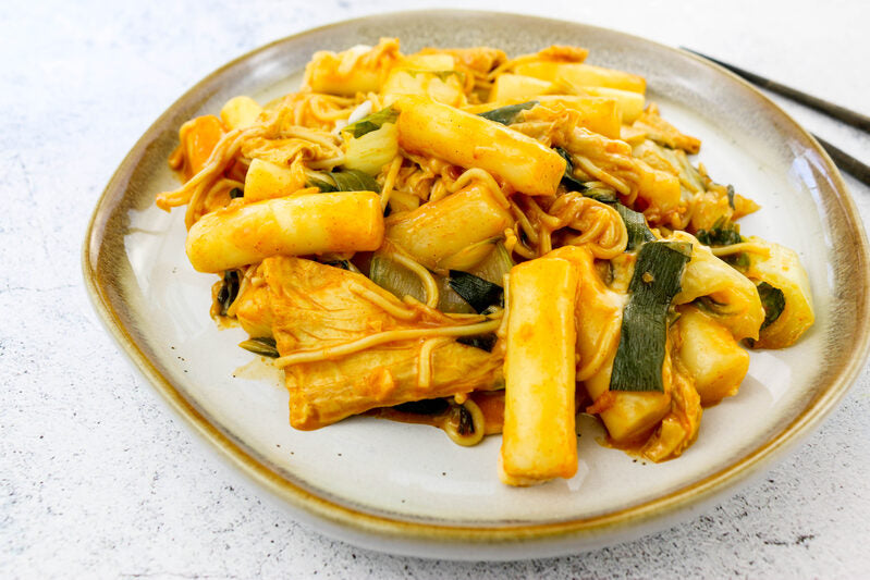 Quick & Delicious Vegan Tteokbokki + Ramen (Rabokki)